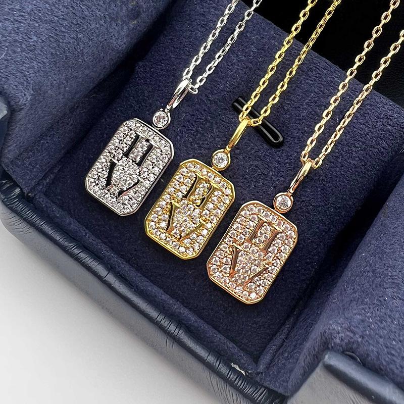 2025HW Women's Vintage Luxury Diamond Perfume Bottle Necklace - Exquisite Square Clavicle Chain with Fine Craftsmanship