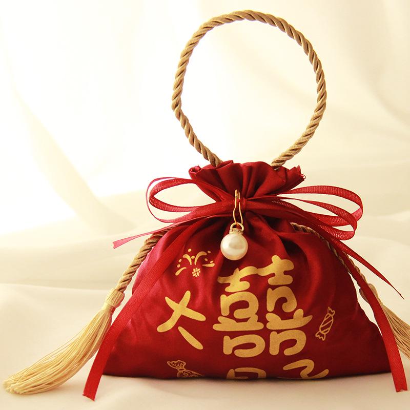 

Шелковый подарочный мешочек для конфет на свадьбу с завязкой 16x17 cm