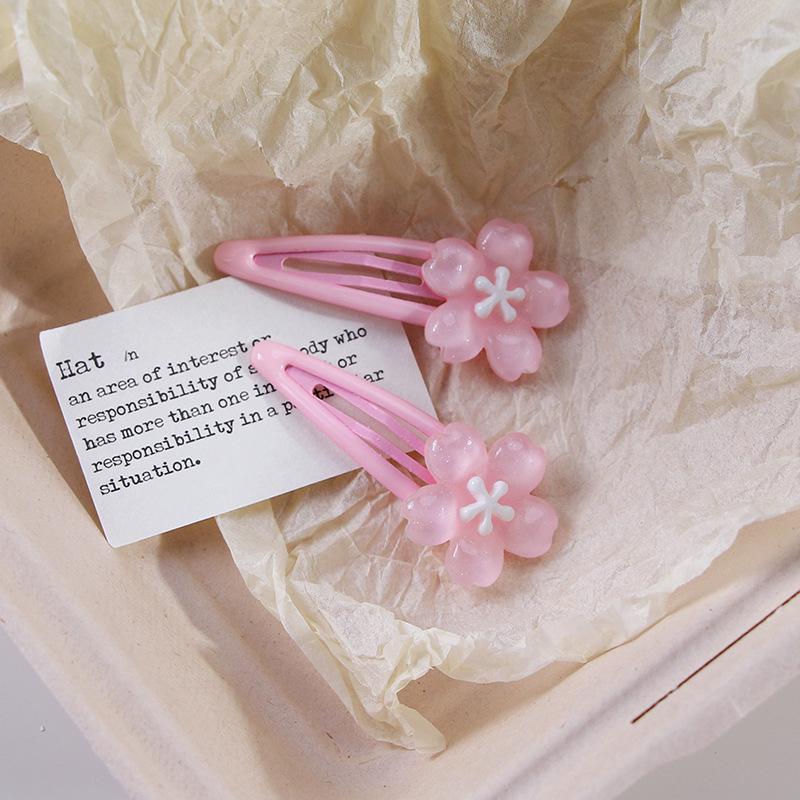 Autumn & Winter Sweet Girlish Hairpin Set: Cute Cartoon Bangs Clips