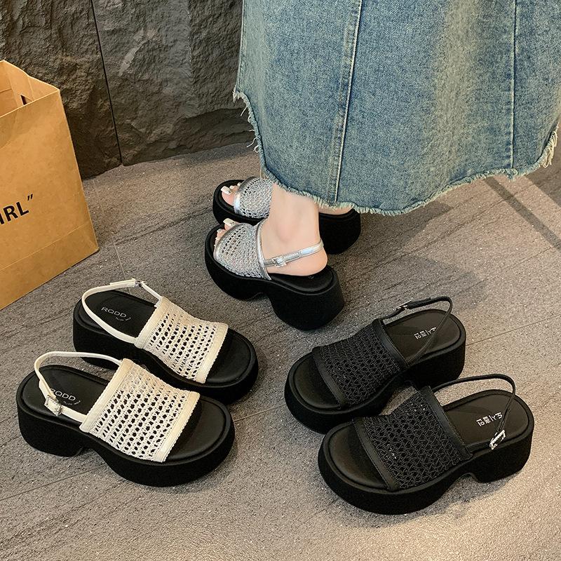 Black Sandals Women's Summer Wear 2025 New High-end Small Thick-soled Heightening French Casual Roman Shoes