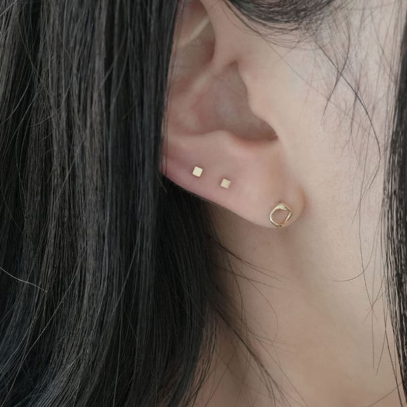 Youngglow 14k Mini Cube Piercing