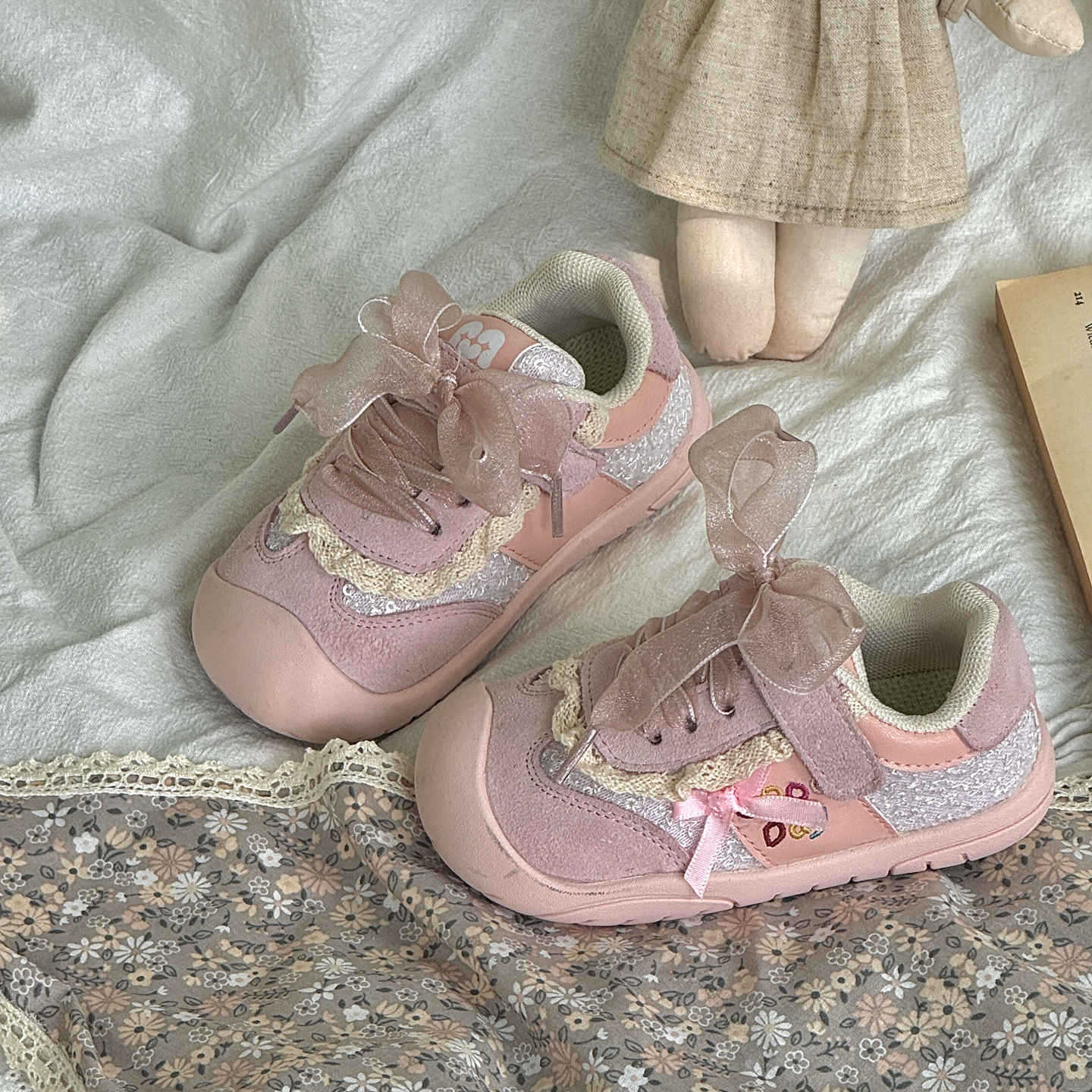 

XSHX children s functional princess shoes retro autumn lace French bag head steady girls autumn ballet wind sweet sequins 25