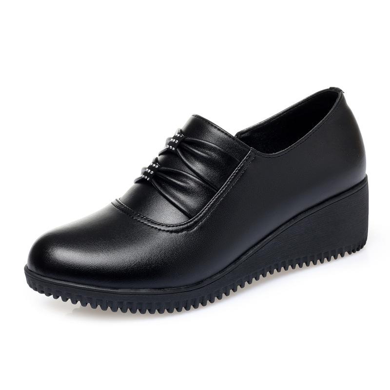 Scarpe da lavoro in morbida pelle nera Scarpe con zeppa singola da donna di grandi dimensioni Scarpe casual con tacco alto in morbida pelle antiscivolo possono essere indossate per lavorare