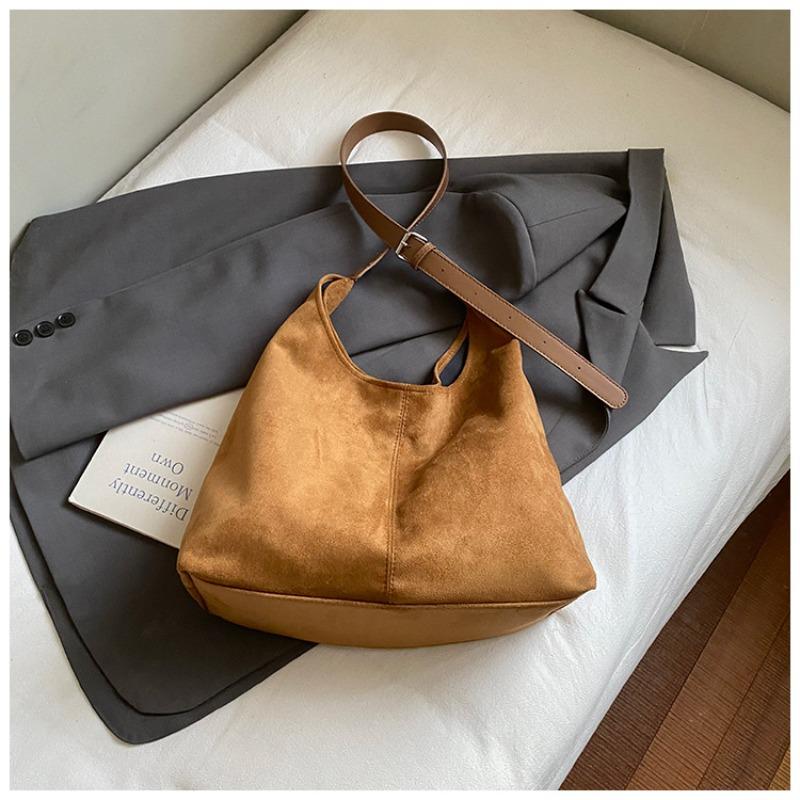 

Large capacity underarm tote bag women s autumn new fashion commuter women s bag fashion niche shoulder women s bag коричневий