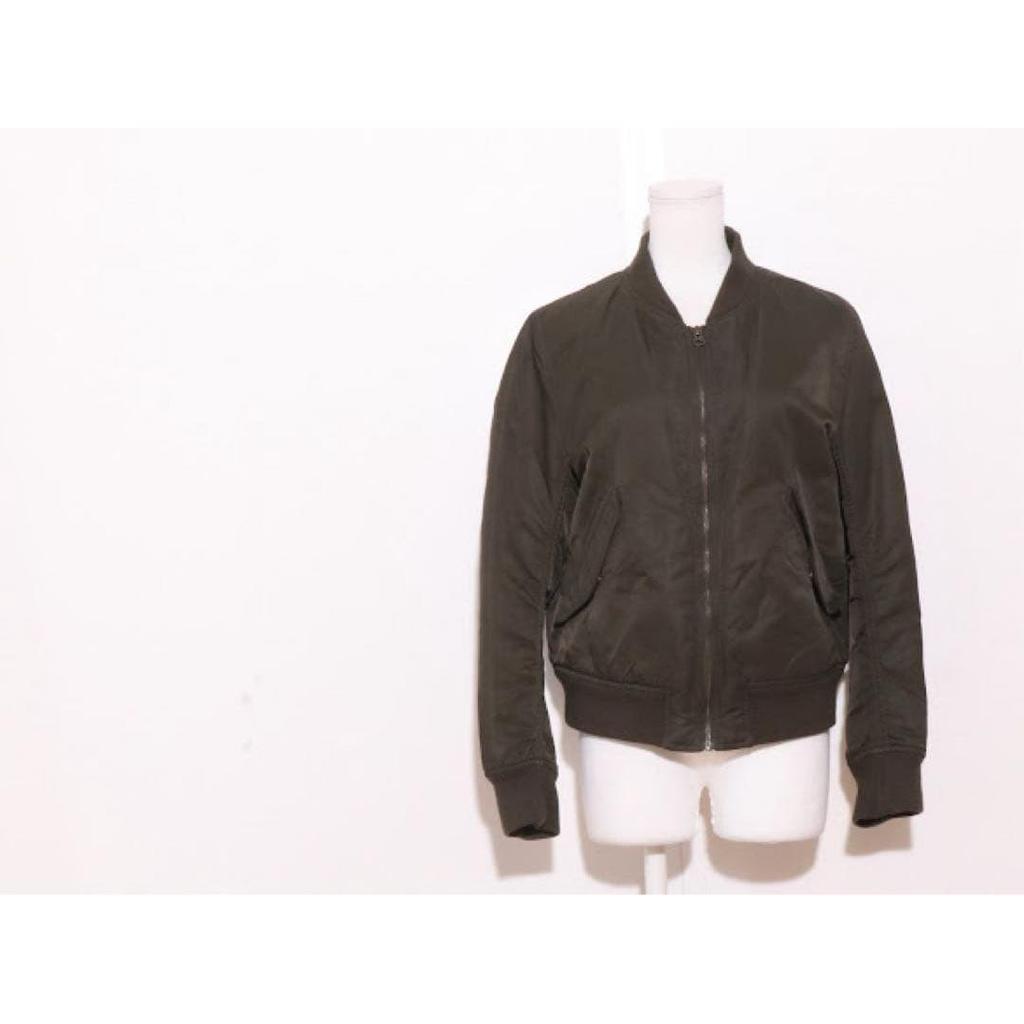 Used Excellent Condition UNIQLO Outerwear, Padded with Ribbed Trim, Zip Closure, Simple Design, Blouson.