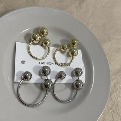 Francouzské Retro Náušnice z Kovových Korálků: Trendy, stylový a módní design