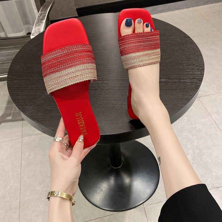 Ladies New Sandals and Slippers Printed Flat-bottomed Slippers Large Size Beach Slippers Easy To Wear Outside Slippers