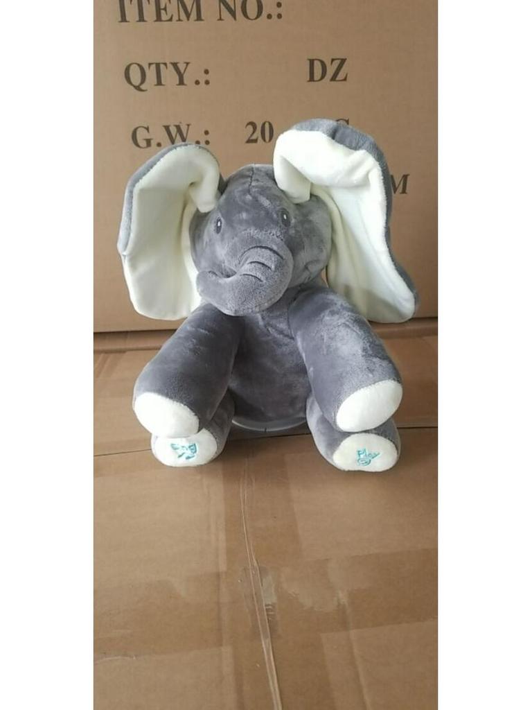 בובת קטיפה שרה הצצה: כיסוי מוזיקה לפיל וארנב חוצה גבולות