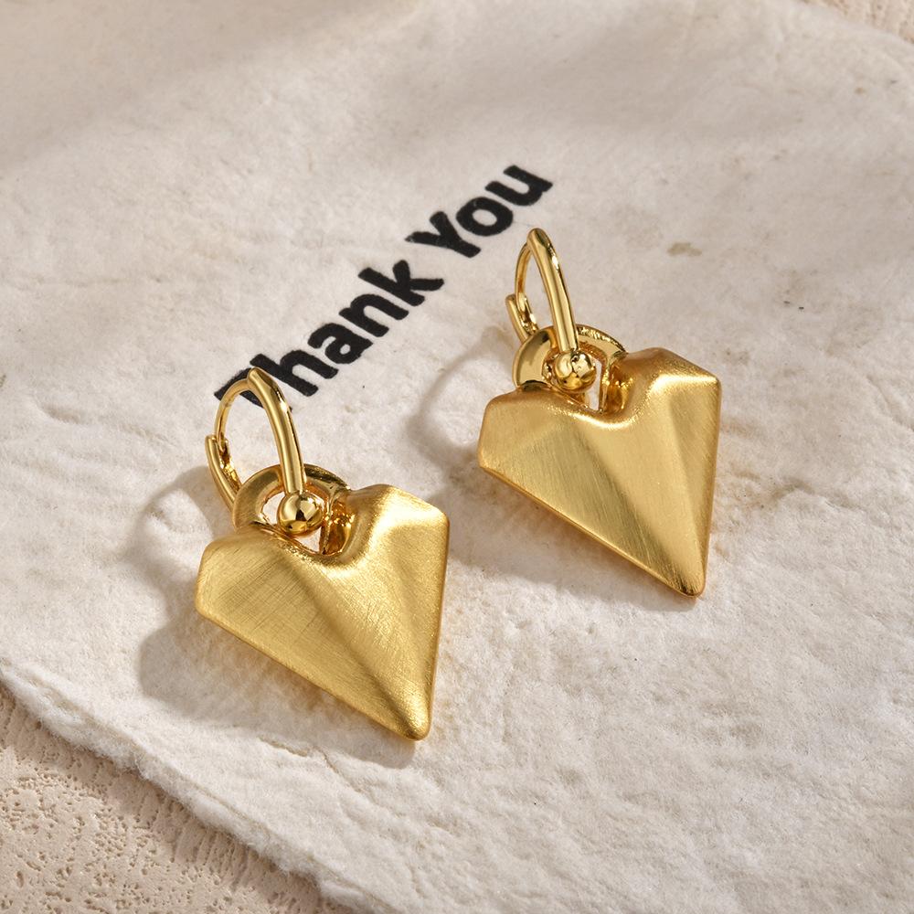 French Vintage Brushed Gold Heart Earrings - Minimalist Sculptural Heart Drop Ear Buckles for Women Niche Jewelry