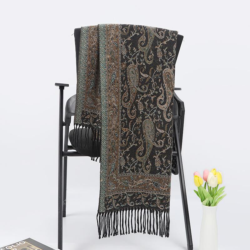 

New vintage ethnic style women s shawl for travel in Dali, Yunnan Core-spun yarn jacquard thickened tassel scarf 65*200 чёрный