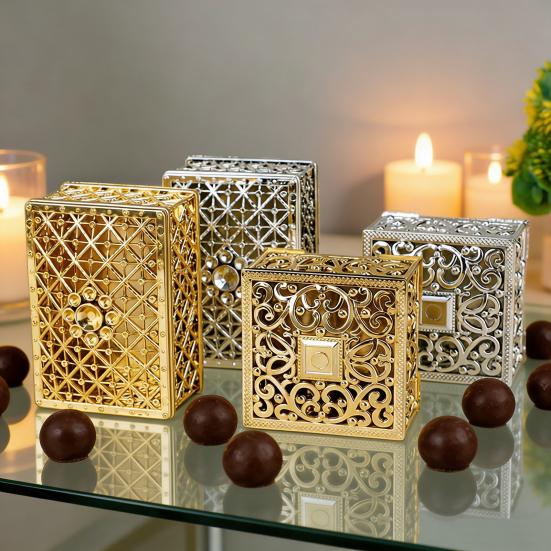 Vintage Hollow Out Jewelry Box Gold/Silver Plated Plastic Candy Box Wedding Party Favor Box for Ring Earrings Necklace Bridal Shower Birthday Supplies