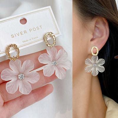 1 Pair of Translucent White Flower Hanging Earrings for Women Rhinestone Ball Middle Petals Sweet Korean New Beach Vacation Ear Decoration