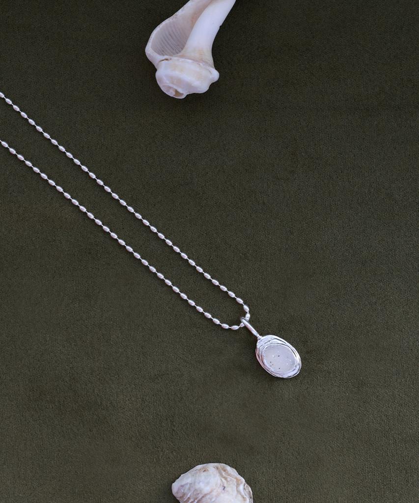 Reindeer Murmur Necklace 04