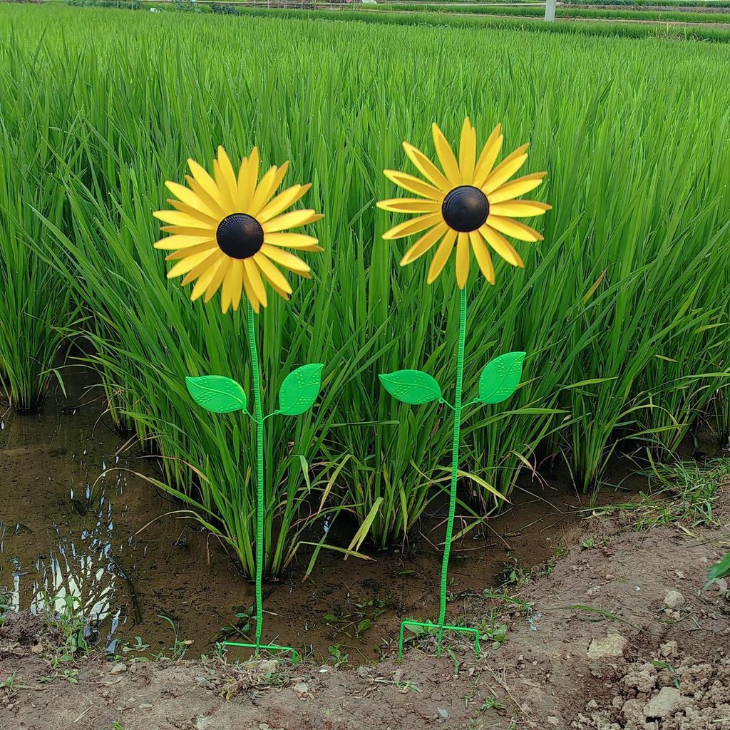 Outdoor Garden Rotating Metal Windmill Iron Patio Villa Lawn Sunflower Decoration Plug-in Ornaments