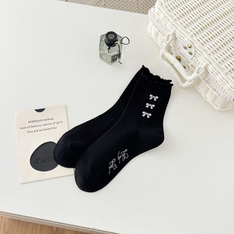 Chaussettes mi-mollet pour femmes, Chaussettes en dentelle pour femmes automne et hiver, Chaussettes en coton polyvalentes à nœud, Chaussettes hautes noires et blanches à bordure oreille