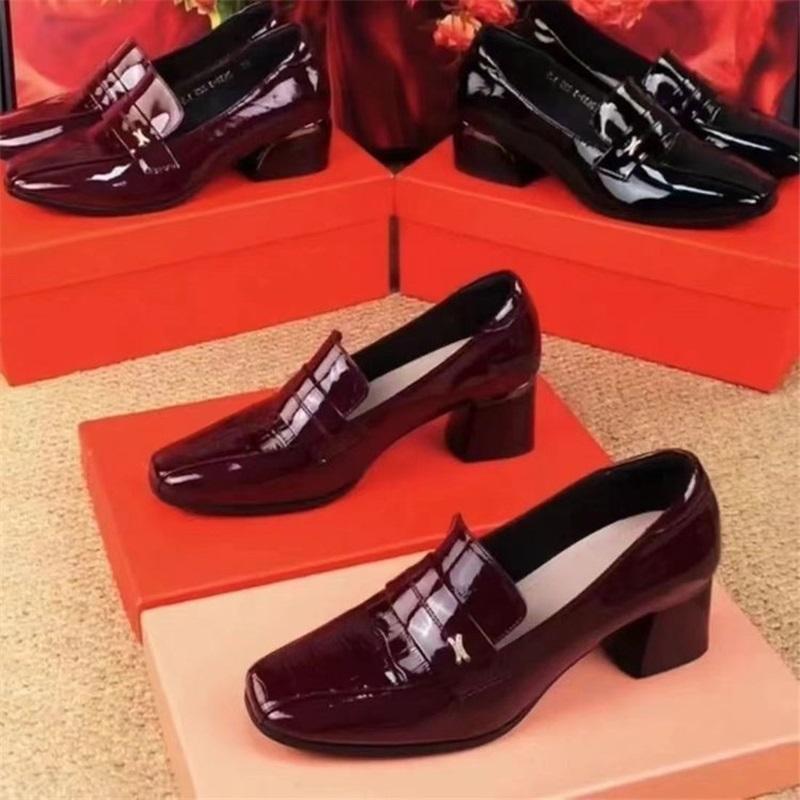 Damen-Halbschuhe Frühling und Herbst Mode Eckige Zehenpartie Glänzend Einstiegsmodell Mittleren Alters Dicke Absätze Tiefausschnitt Einzelne Schuhe Damen