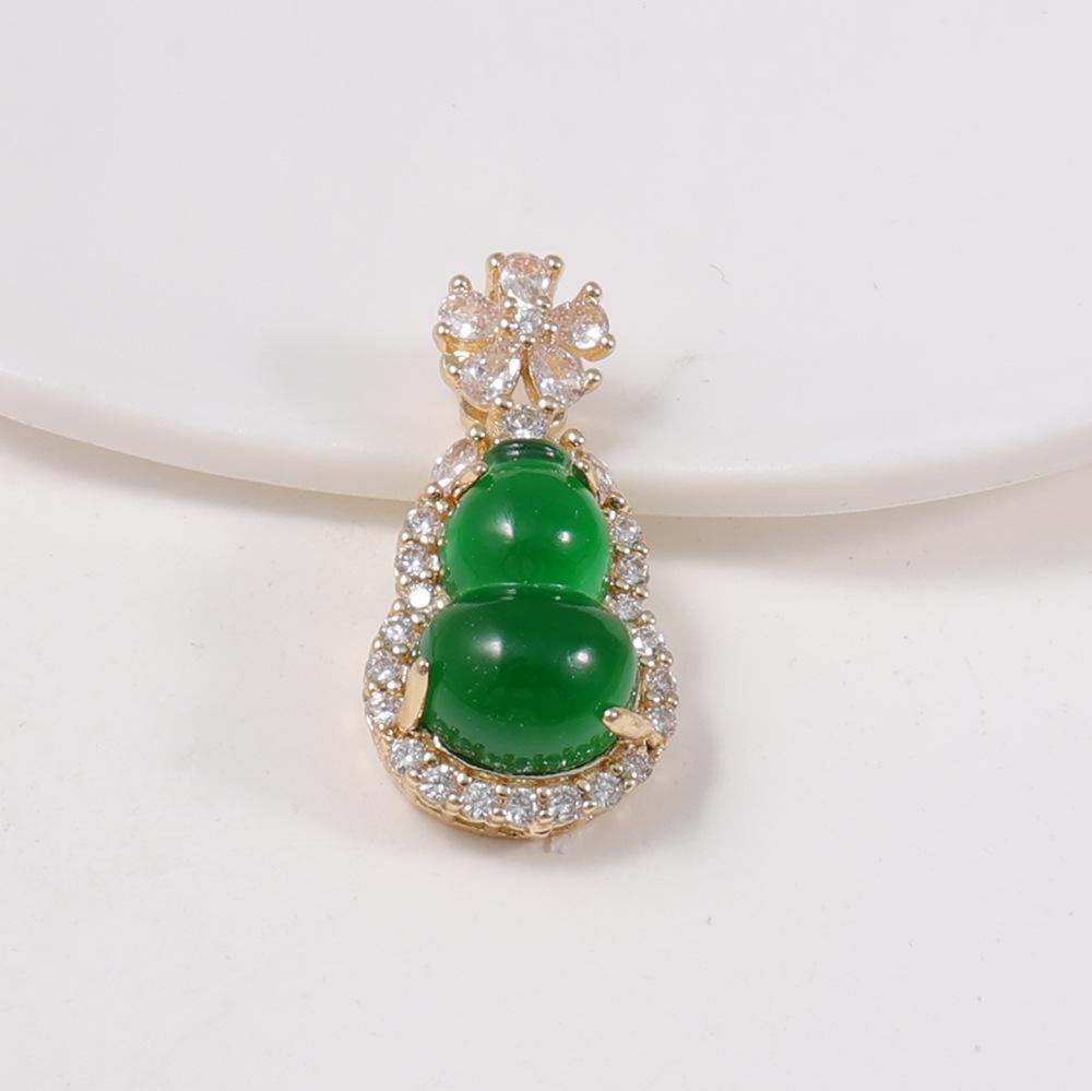 Emerald Gourd Pendant with Diamond Four-Leaf Clover Design.