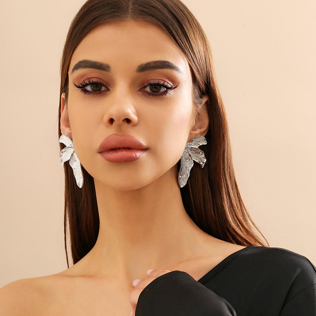 Elegant Big Metal Leaf Stud Earrings for Women Trendy Ladies Designer Statement Earrings Accessories 2026 Fashion Jewelry Female