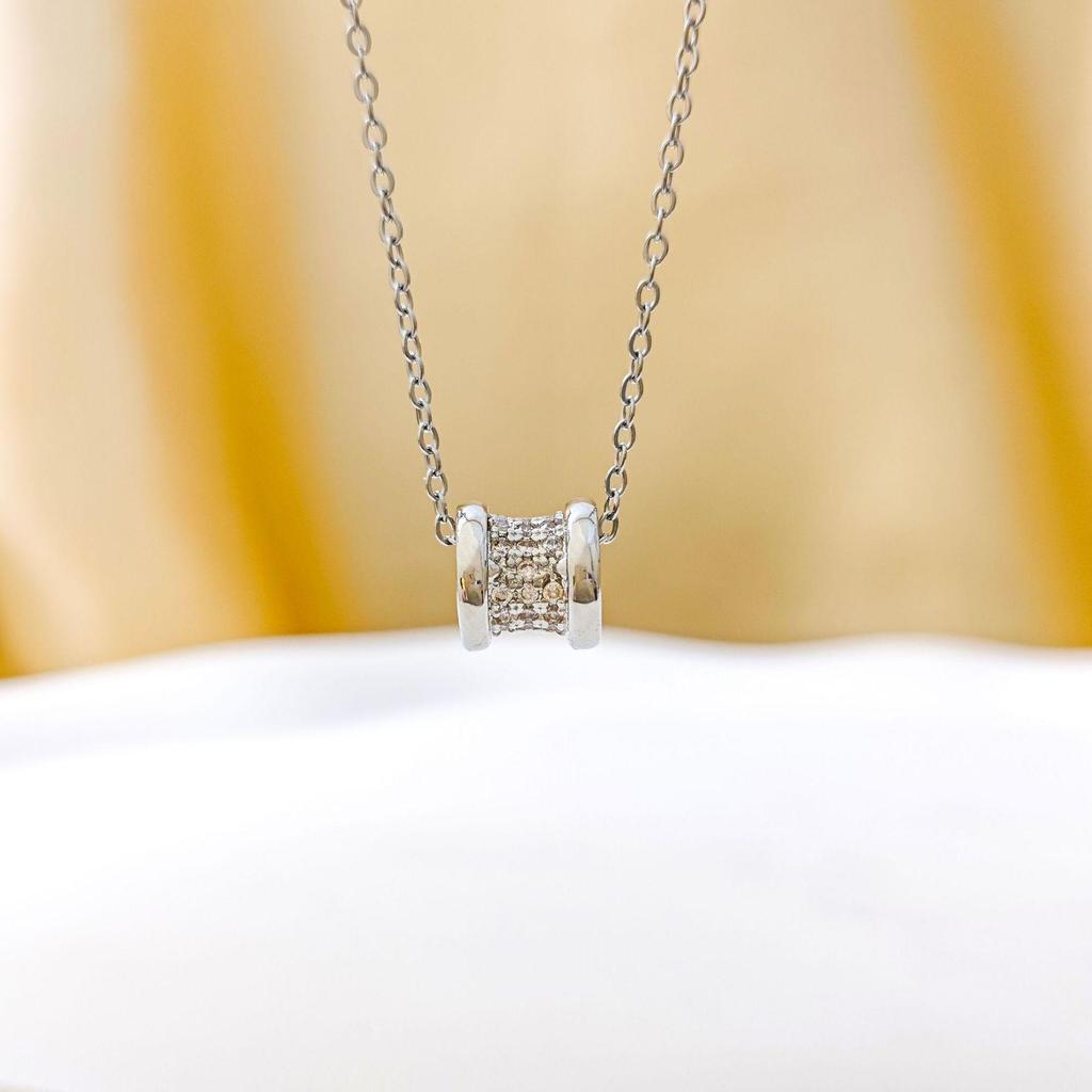 Korean Style Elegant Collarbone Necklace: Light Luxury and Versatile Design for Women