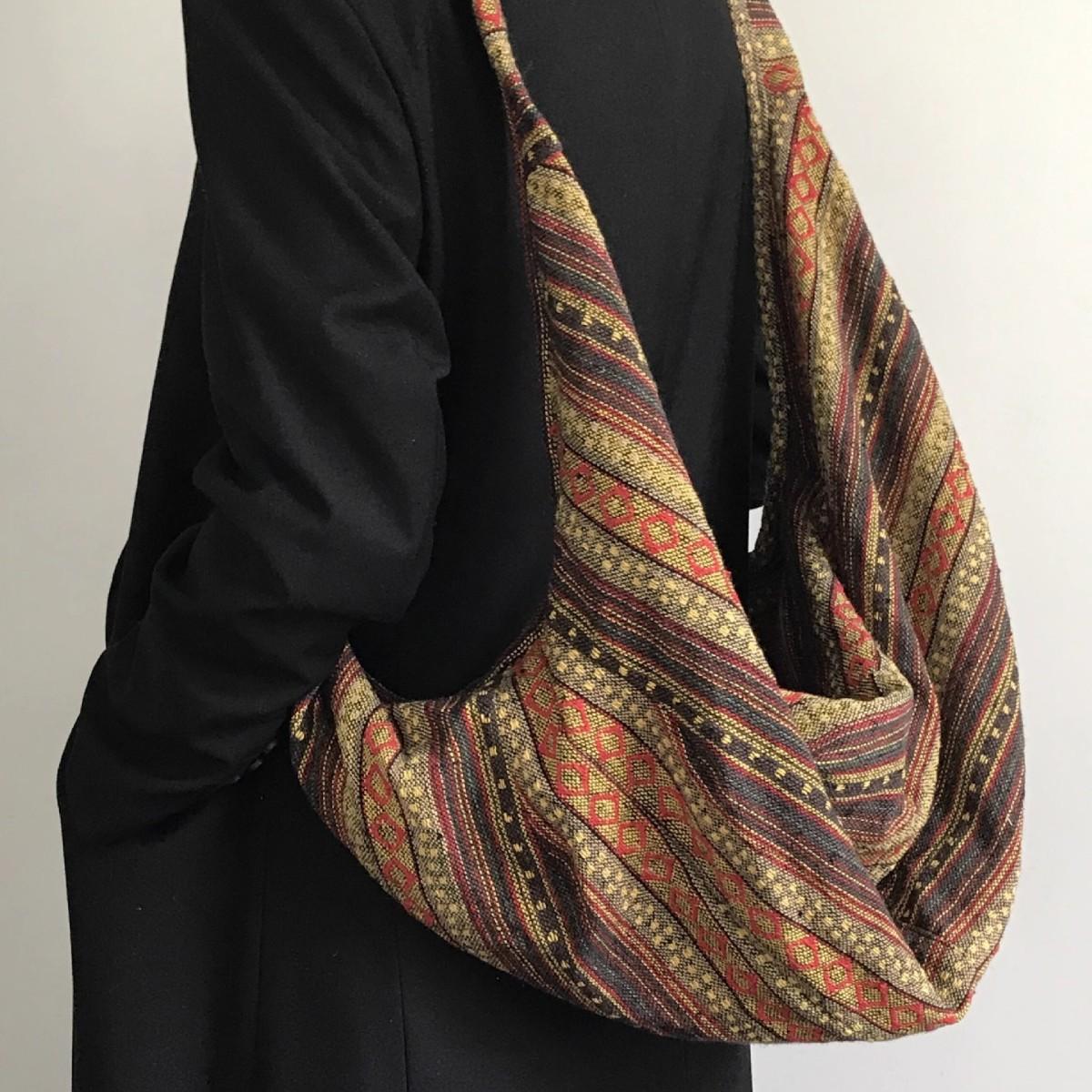 

Этнический стиль, дорожная, ретро-вышитая сумка с двумя лямками, полосатая, большая вместимость, холщовая сумка, универсальная, можно носить на обоих плечах, сумка через плечо Pack of 1