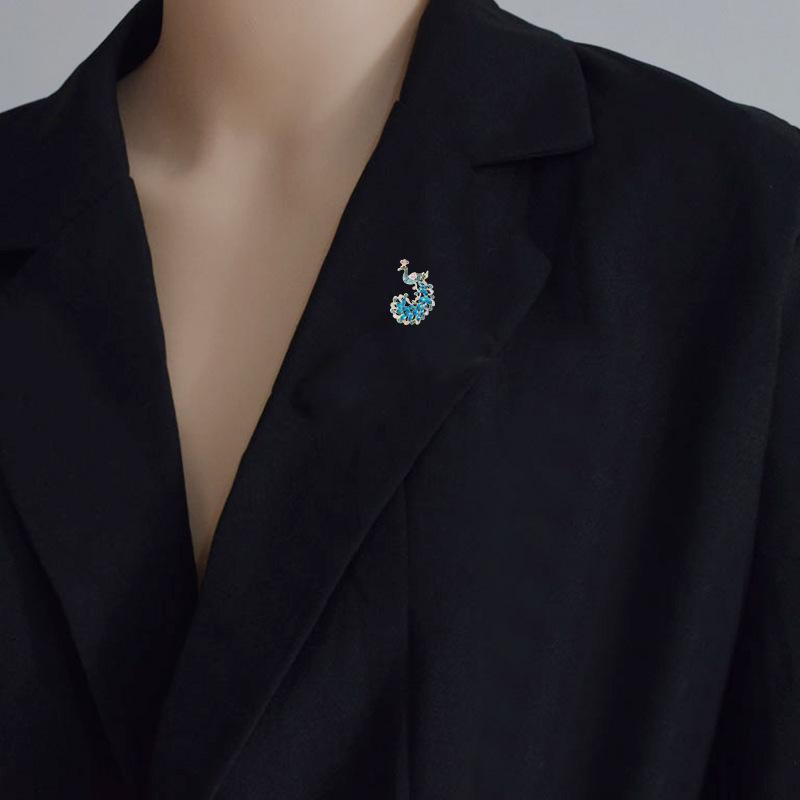 Blucome Broche paon en pierre de pluie pour femme, cardigan, manteau, corsage, châle