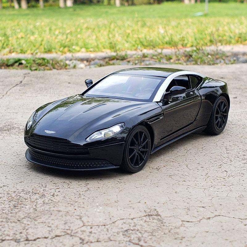 

1:32 DB11 AMR Alloy Car Model Sound and Light Pull Back Children s Toy Collectibles Birthday Gift чорний