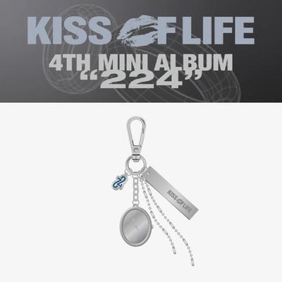 Προπαραγγελία KISS OF LIFE 4ο Μίνι Άλμπουμ POP-UP Store MD Μεταλλικό Μπρελόκ