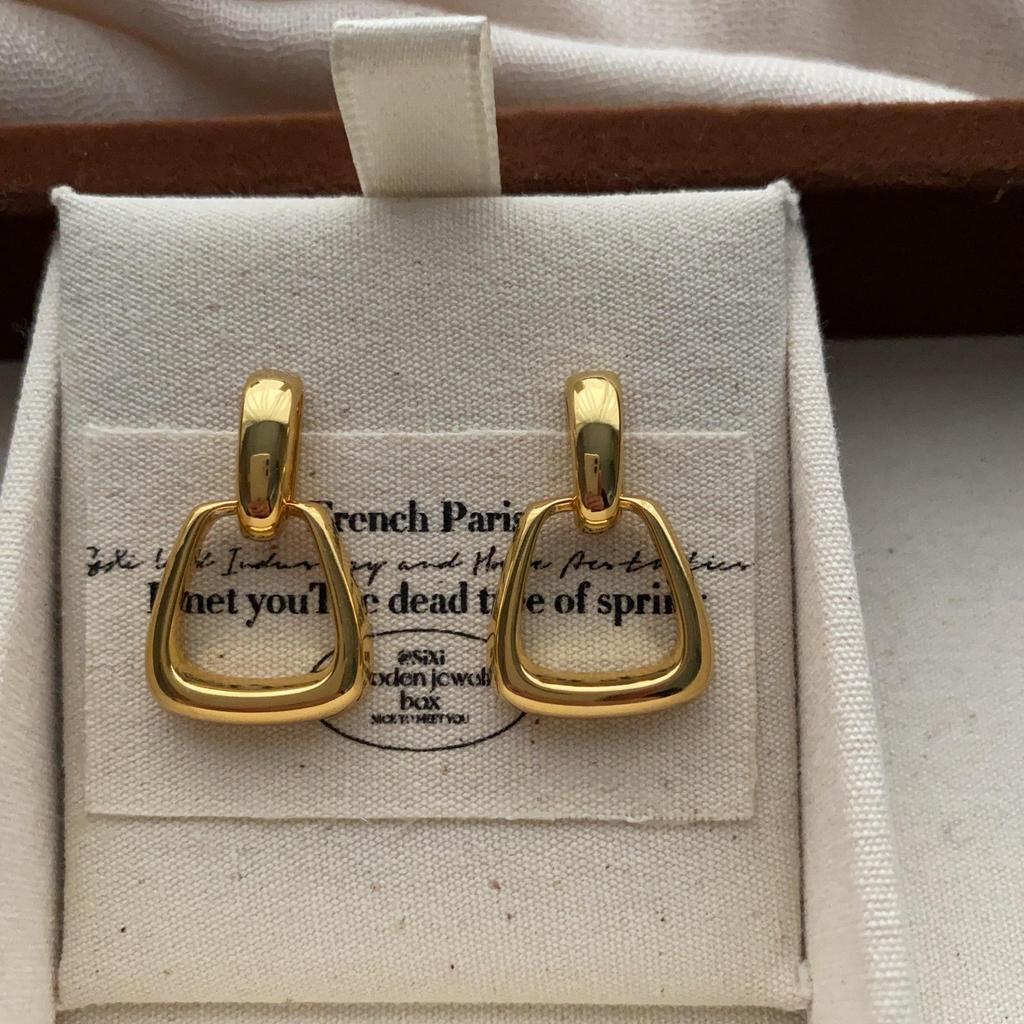 Simple Trapezoidal Ring Earrings, Stud Earrings, High Recognition, Light Luxury And Generous Three-Dimensional Niche Personalized High-Grade Earrings