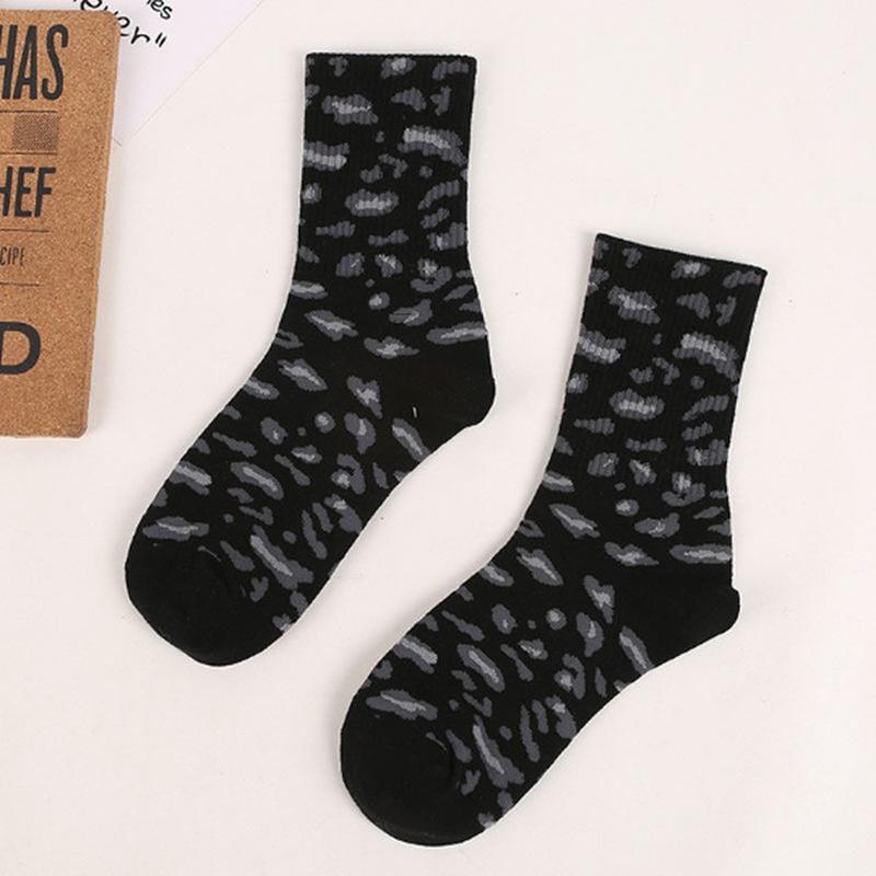 New 1Pair Men And Women Middle Tube Couple Socks Personality Leopard Print Cotton European American Trendy Ladies Socks