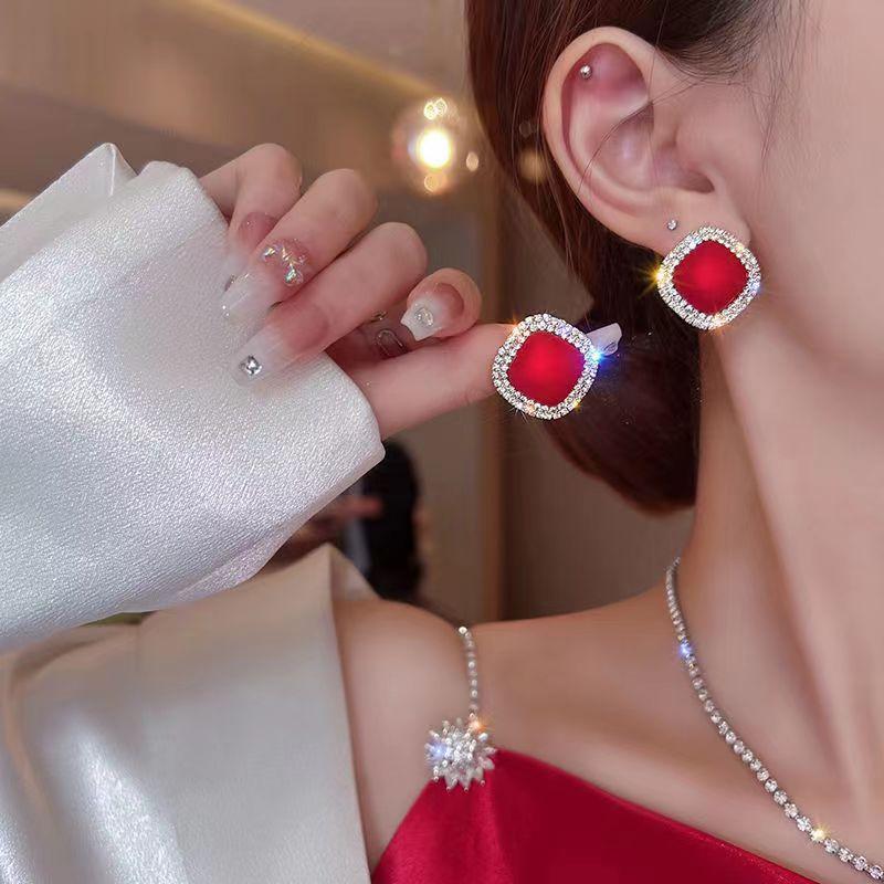 Female Light Luxury Style High-end Feeling Niche Temperament Earrings