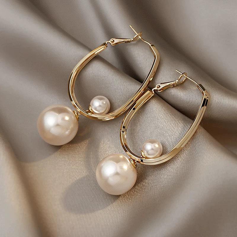 French Retro Pearl Flower Stud Earrings: Elegant, Fashionable, Versatile High-End Accessories for Women