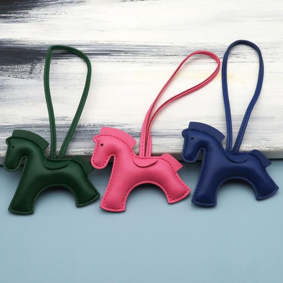Taschenanhänger Kunstleder Pferde Design Schlüsselanhänger mit Exquisiter Naht Aufhängeseil Schlüsselanhänger Taschenanhänger Handy Zubehör