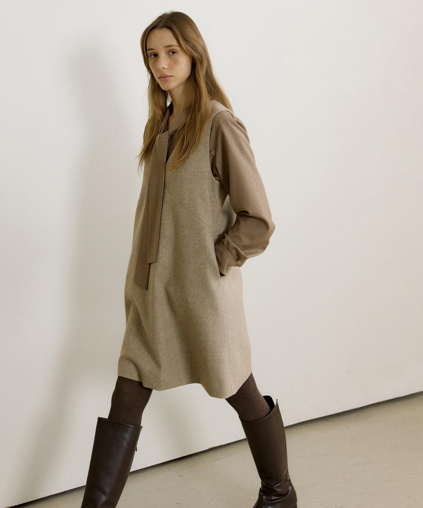 Otte Modern V-Neck Ops_2Color