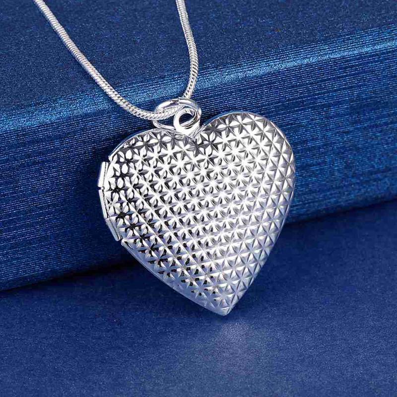 Silver-Plated Heart-Shaped Photo Frame Necklace with European and American Design