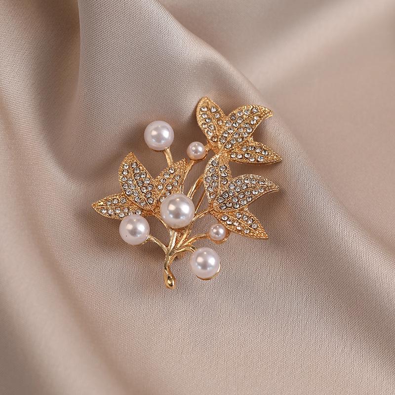 Exquisite High-End Schmetterlingsbrosche für Damenmode - Elegante Corsagen-Nadel & Kleidungsaccessoire