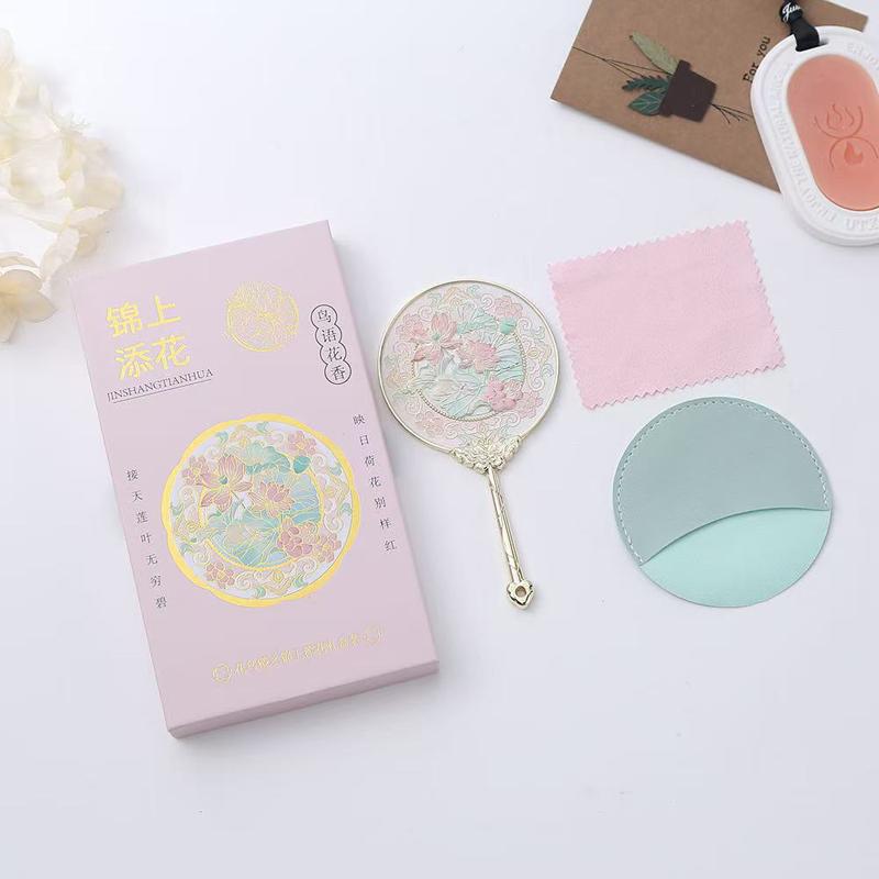 

Chinese Style Portable Metal Makeup Mirror For Women Exquisite Creative Handheld Cosmetic Mirror for Students Hanfu Accessories
