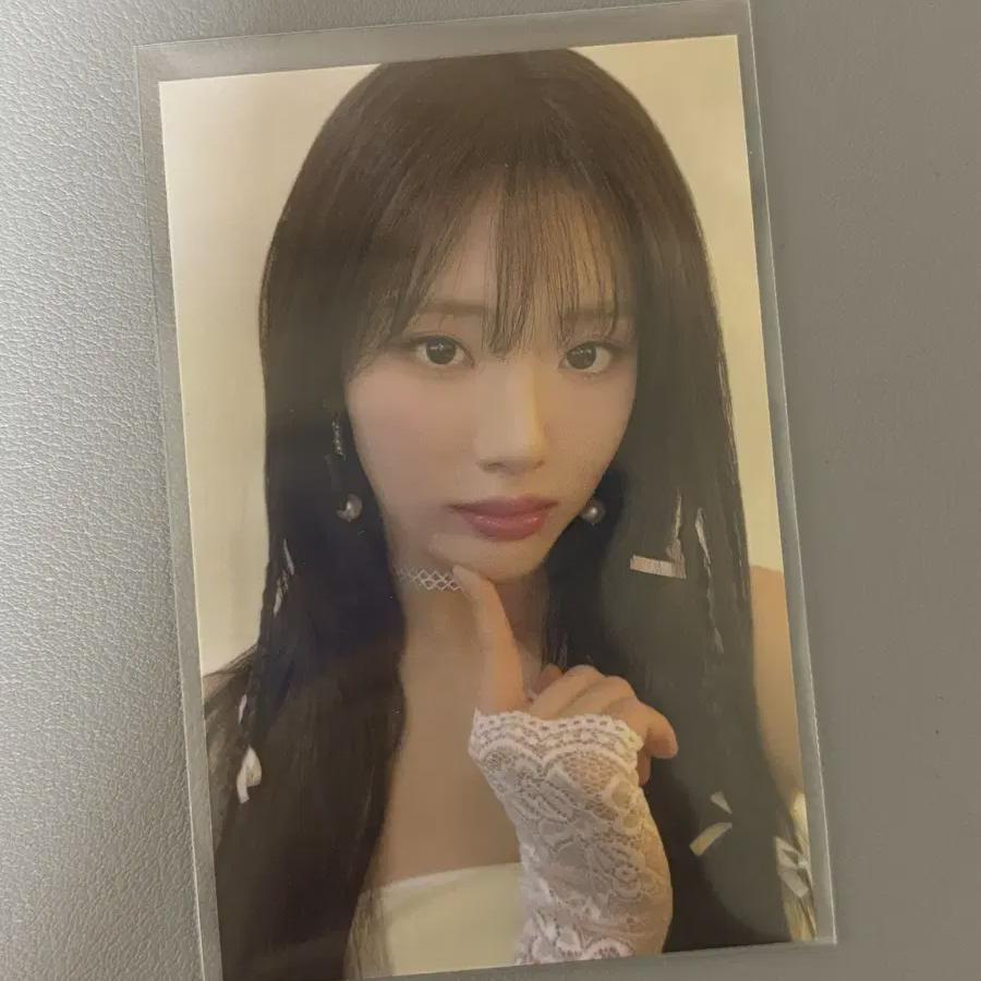 

Fromis9 Фотокарточка с ожерельем в честь 6-й годовщины Пак Джи Вон