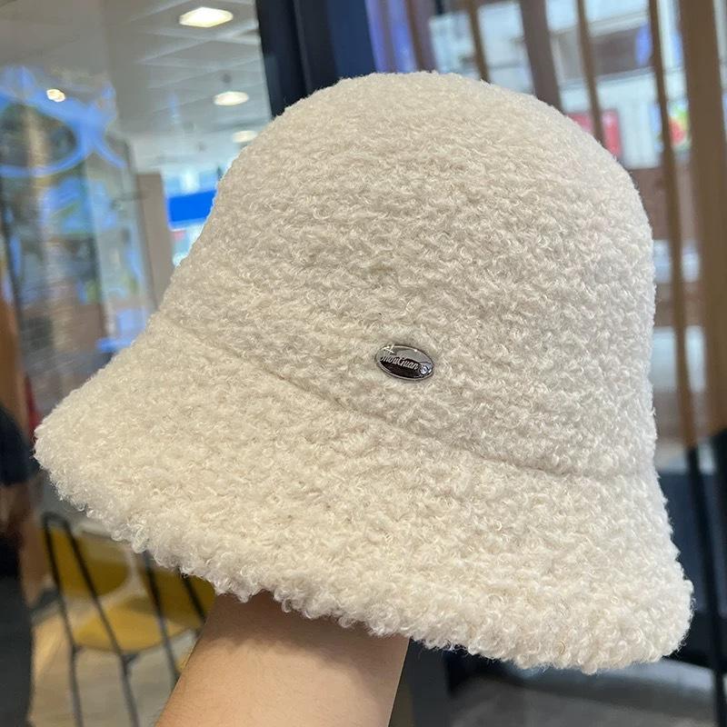 Knitted Fisherman's Hat for Women A Retro Autumn and Winter Hat with A Large Head Circumference To Show Off The Face A Small and Versatile Basin Hat