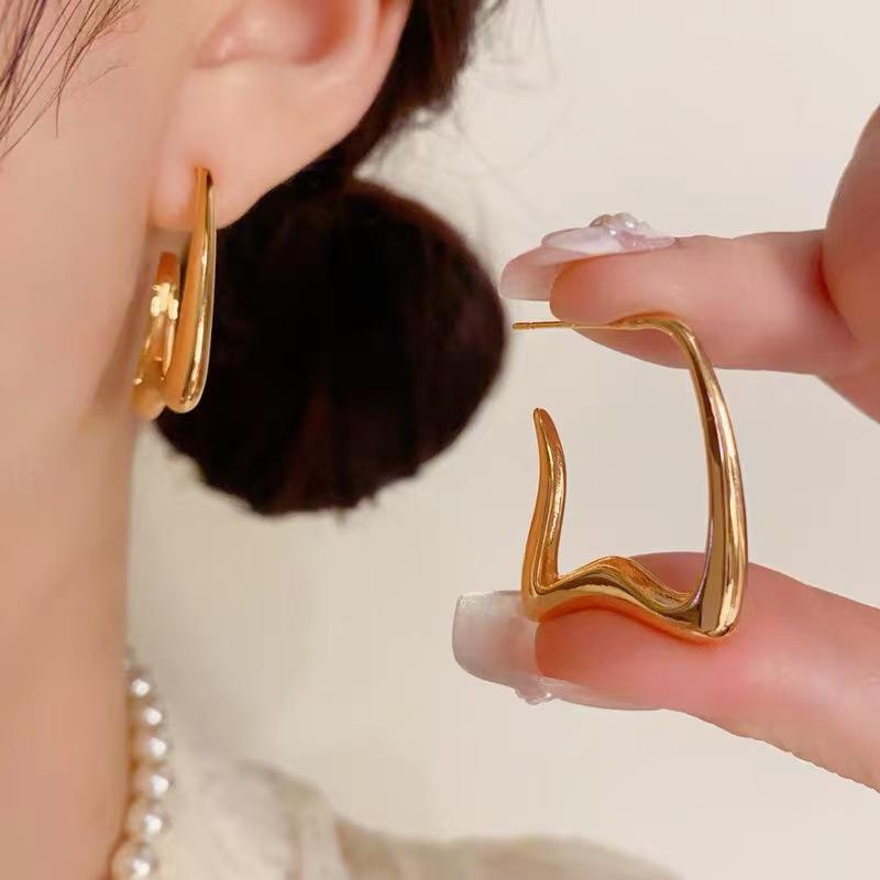 Women's Luxury Textured Metal Hoop Earrings - Versatile Niche Design