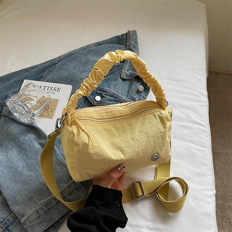 Fashion and Foreign Style Large-capacity Messenger Bag Trendy Simple Pleated Large-capacity Nylon Cloth Dumpling Bag Women's Shoulder Bag