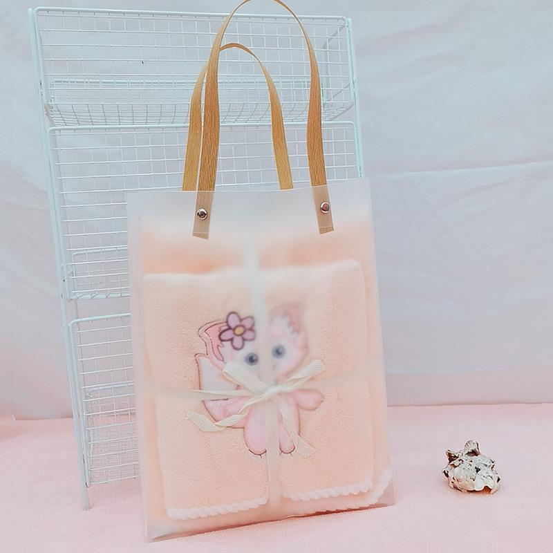 The new coral fleece children's bath towel is soft and absorbent, and the hair can be worn. Lingna Belle towel two-piece set