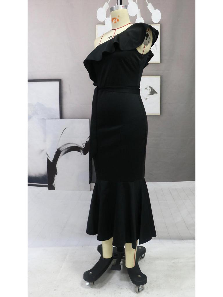 Black One-Shoulder Mid-Length Dress with Waist-Cut Design