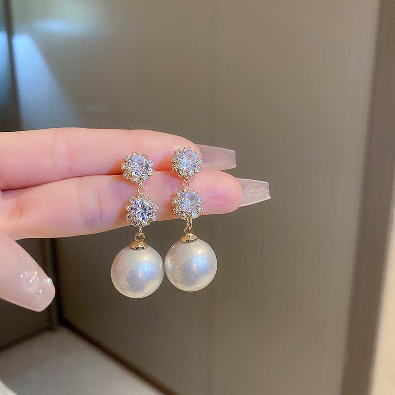 Diamond circle flower pearl earrings French light luxury stud earrings Personality temperament earrings wholesale women