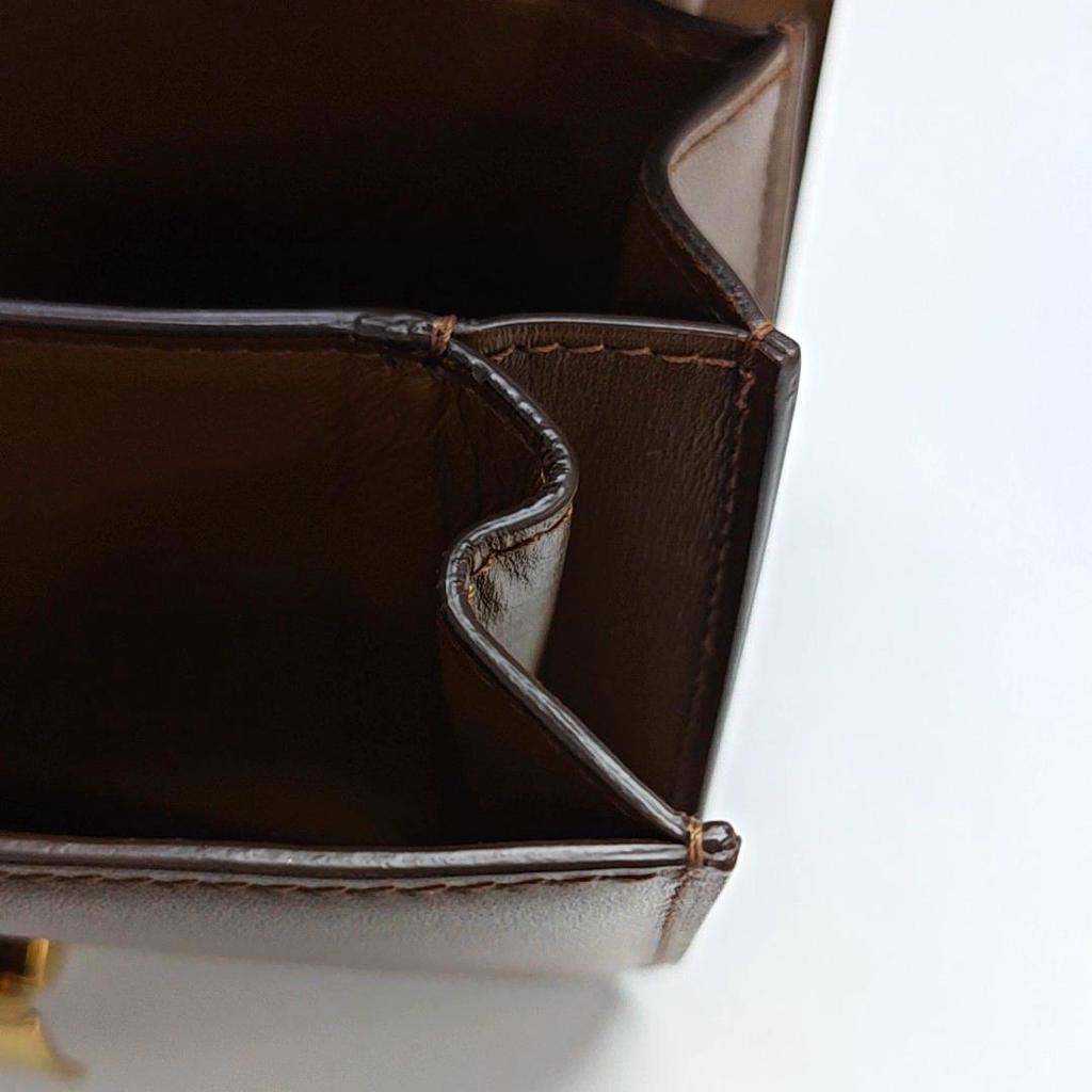 [Pre-Owned] Classic Box Polished Gold Buckle Leather Tofu Bag - Very Good #1GRTSZC