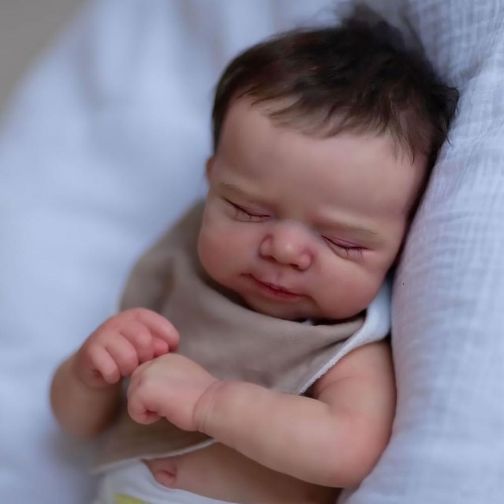 Lebensechte 48cm Reborn Babypuppe Pascale Vollvinylkörper Waschbar Neugeborenenbabypuppen mit Lätzchen Handverwurzeltes Haar Geschlossene Augen Rebirth-Puppe für Kinder ab 3 Jahren