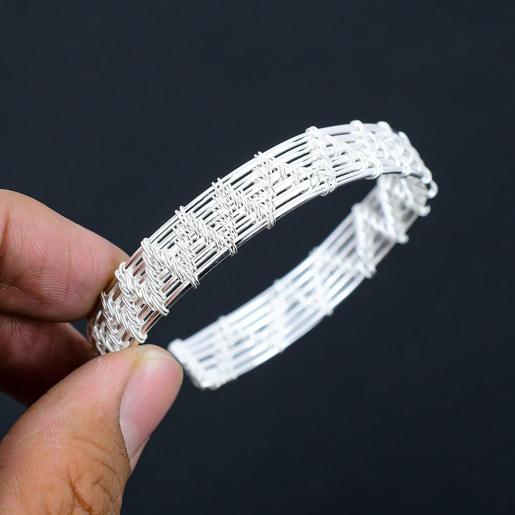 Designový náramek z postříbřeného měděného drátu pro ni