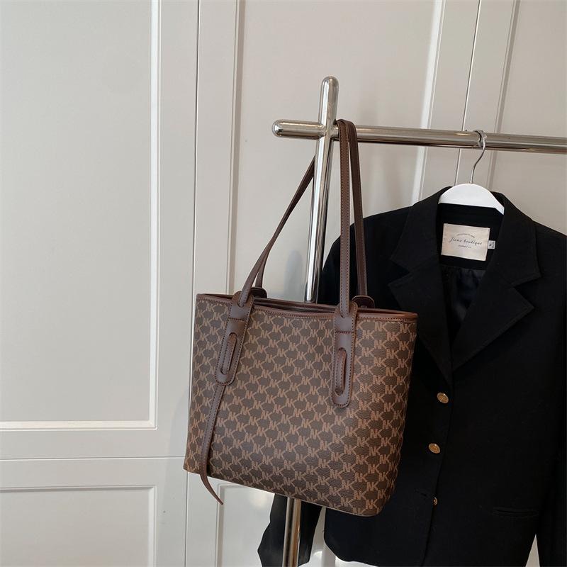 

Large capacity Korean version retro bag women s bag 2025 new popular large bag commuter bag trendy fashion shoulder tote bag