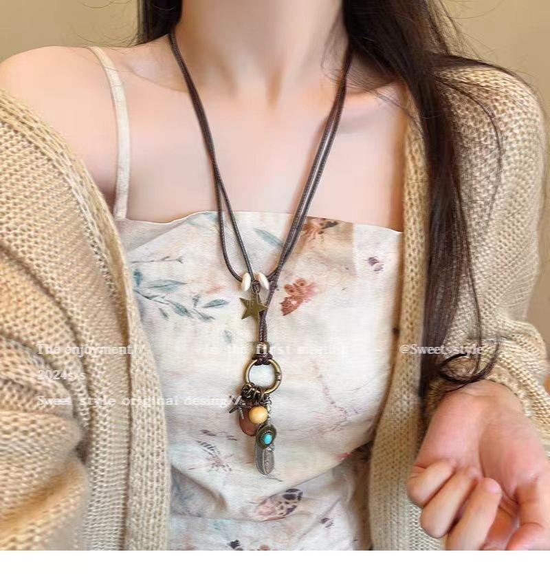 Bohemian Geometric Pendant Necklace Niche Retro Temperament Collarbone Chain Light Luxury Versatile High-end Jewelry