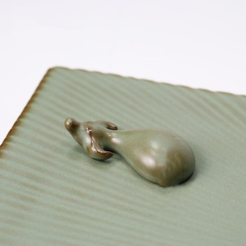 

Tradition Ru Porcelain Buffalo Tea Pet Green Pottery Frog Snail Tea Tray Tea Play Decoration Study Paperweight Small Ornament