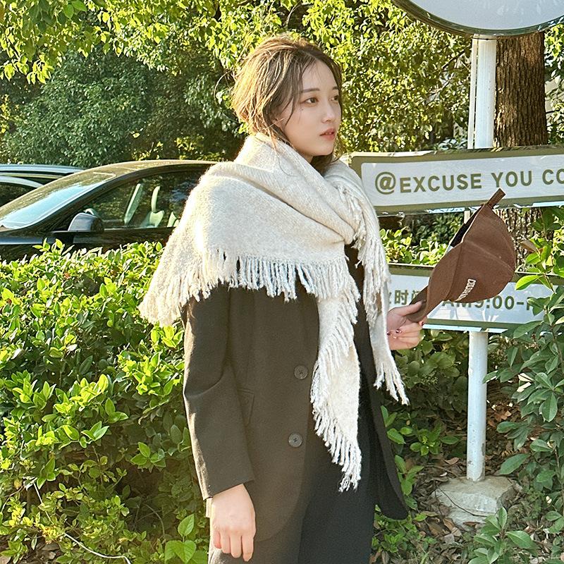 Autumn and Winter High-end Korean Versatile Fringes Thickened and Warm with Triangle Scarves, Knitted Wool Scarves, Shawls